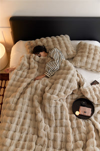 Thickened Rabbit Bubble Velvet Nap Blanket – Soft Polyester Quilt for Home & Travel